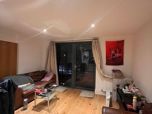 Apartment for rent in Poplar Grove, Greater London
