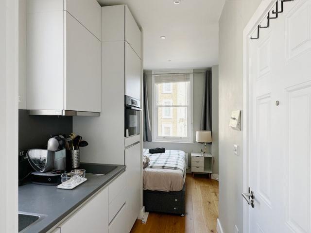 Studio for rent in Earl's Court, Greater London