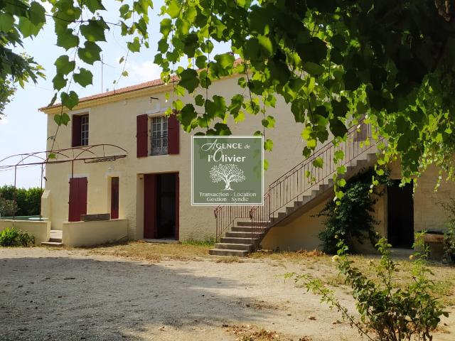 Ferme vente à Arles, Boulbon