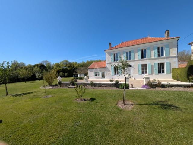 Maison vente à Saint-Jean-d'Angély, Les Eglises-d'argenteuil