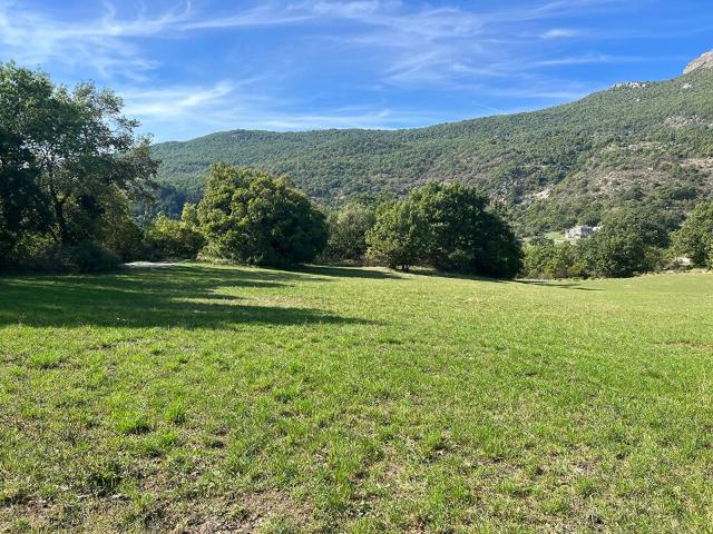 Terrain vente à Forcalquier, Entrepierres