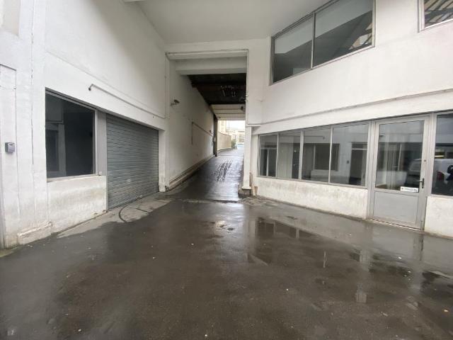 Local Commercial vente à Nanterre, Courbevoie