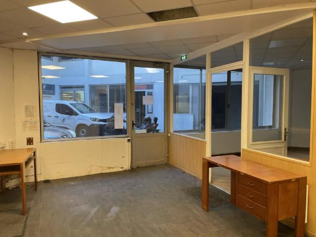Local Commercial vente à Nanterre, Courbevoie