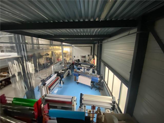 Local Commercial vente à Saint-Pierre-du-Perray, Essonne