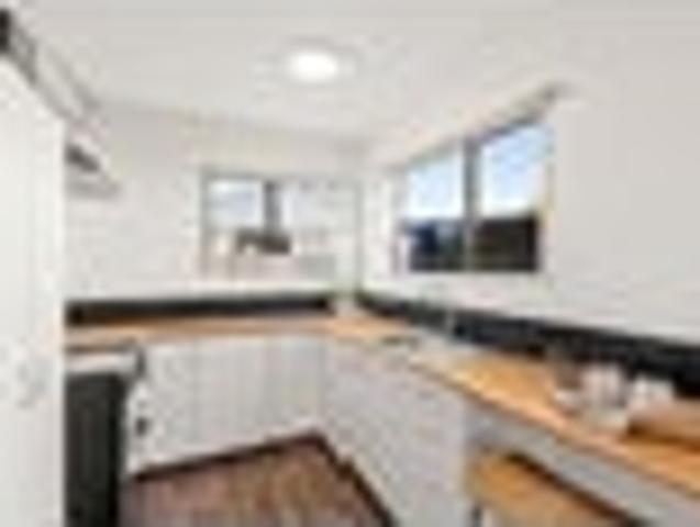 Townhouse for sale in Addington, Canterbury