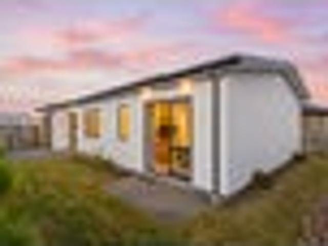 House for sale in Chaslands, Canterbury