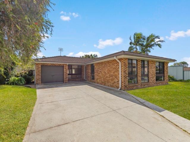 House for sale in Lake Haven, New South Wales
