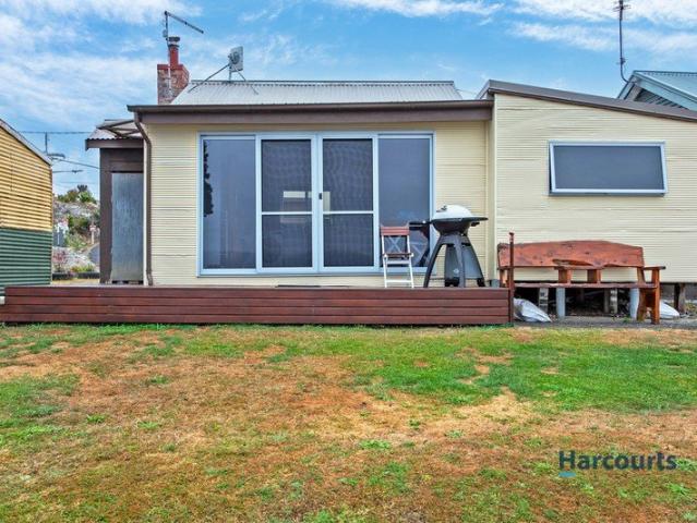 Granny Flat for rent in Strahan, West Coast