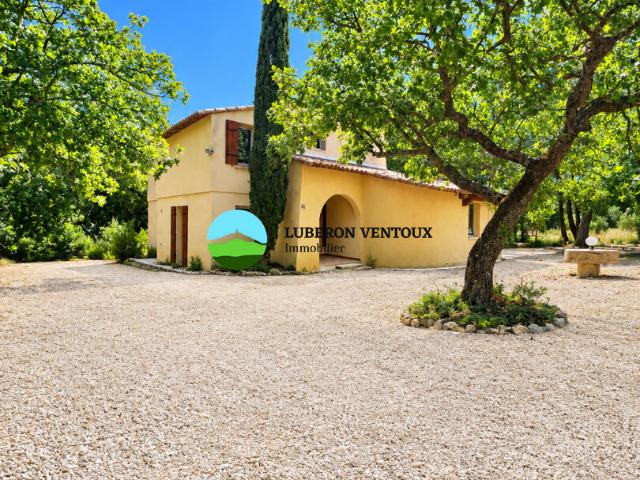 Maison vente à Place des Arcades, Mazan