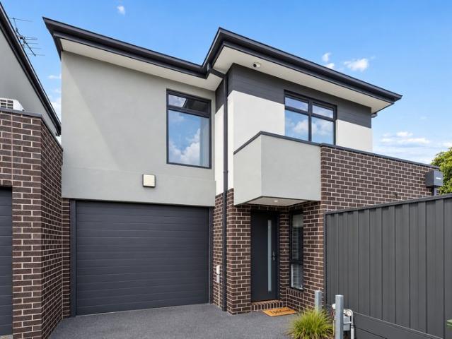 Townhouse for sale in Preston, Melbourne