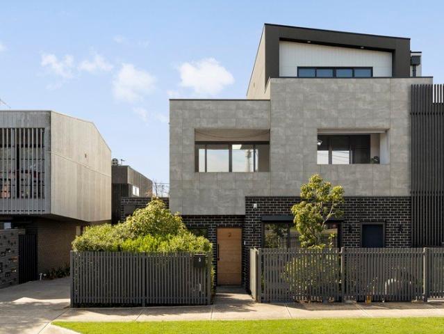 Townhouse for sale in Preston, Melbourne