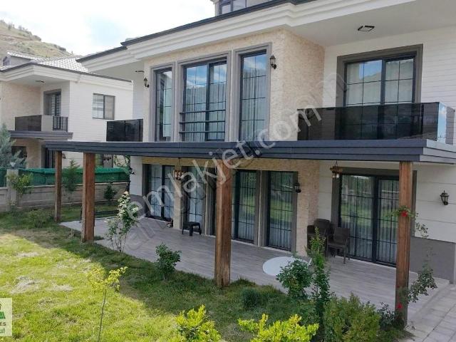 Yeşilyurt içerisinde satılık Villa