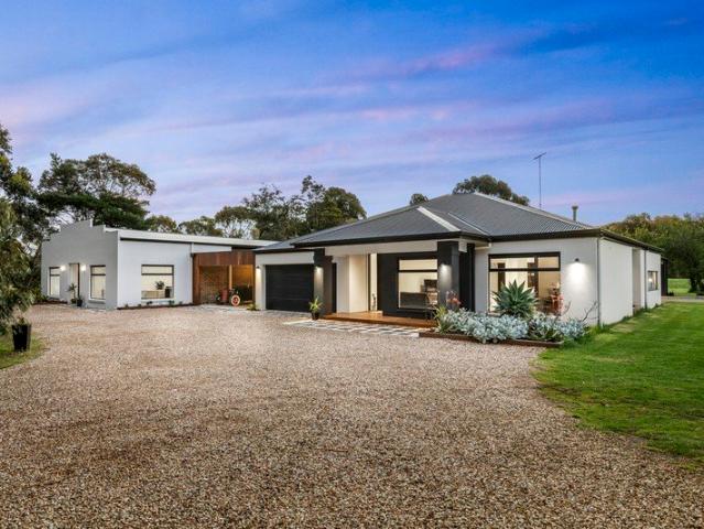 Cottage for sale in Wallington, Victoria