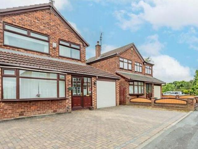 House for sale in Ashton-under-Lyne, Tameside