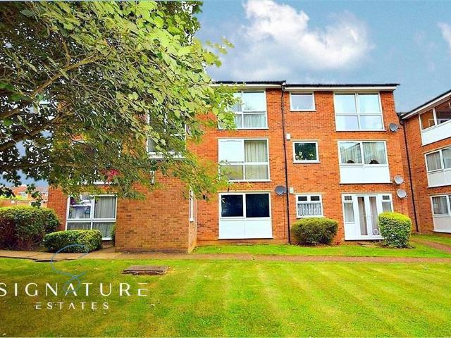 Apartment for rent in Woodhall Farm, Pouchen End