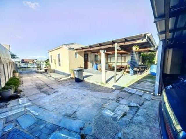 House for sale in Goodwood, Western Cape