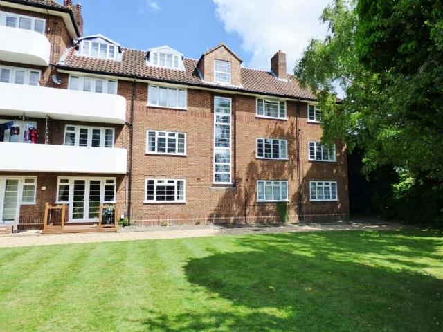 Apartment for rent in Epsom, Surrey