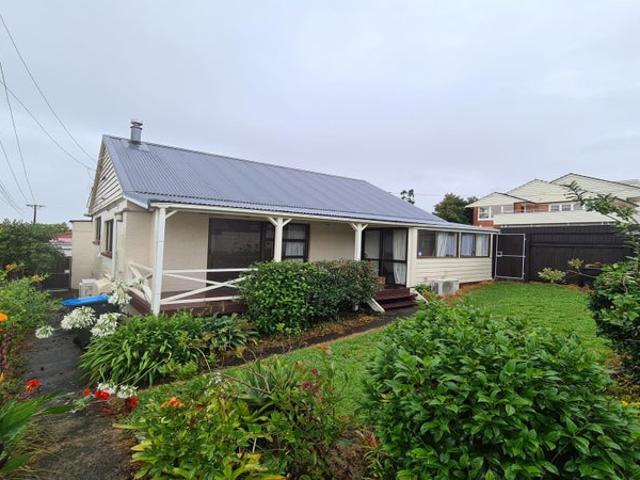 House for rent in Three Kings, Oroua County