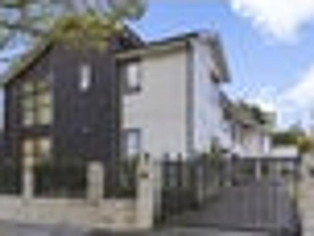 House for rent in Three Kings, Oroua County
