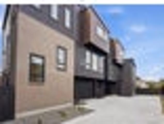 Townhouse for rent in Three Kings, Oroua County