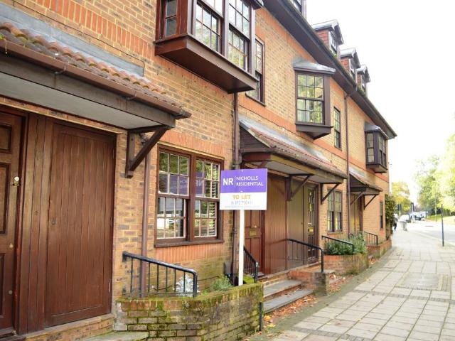 Apartment for rent in Woodcote, Epsom