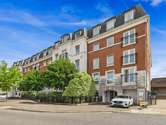 Apartment for rent in Woodcote, Epsom