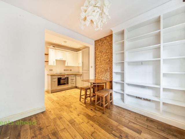 Apartment for rent in London Borough of Croydon, Waddon