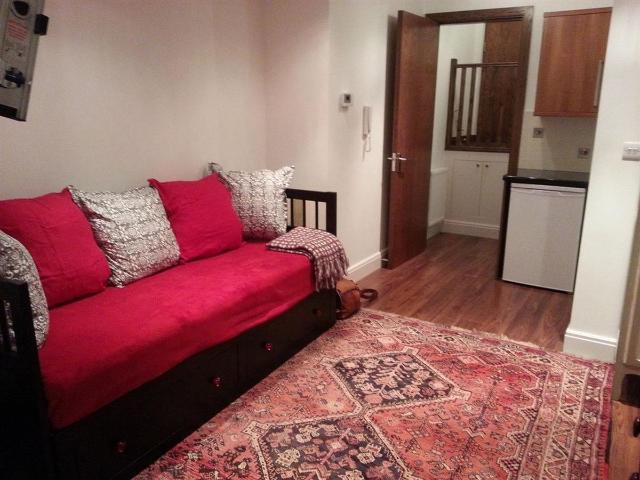 Apartment for rent in London Borough of Croydon, Waddon