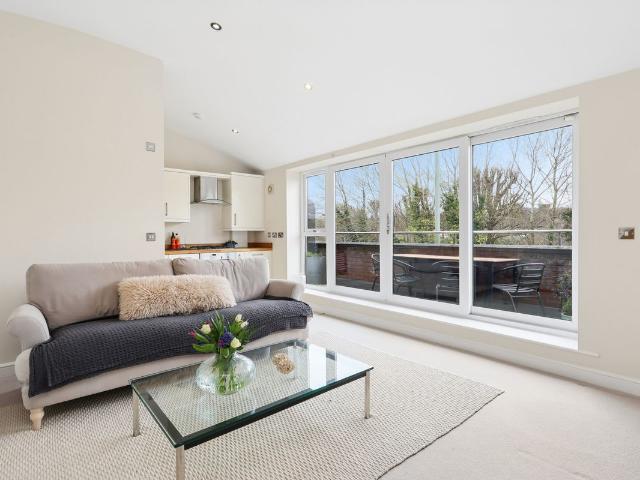 Apartment for rent in Westborough, Surrey