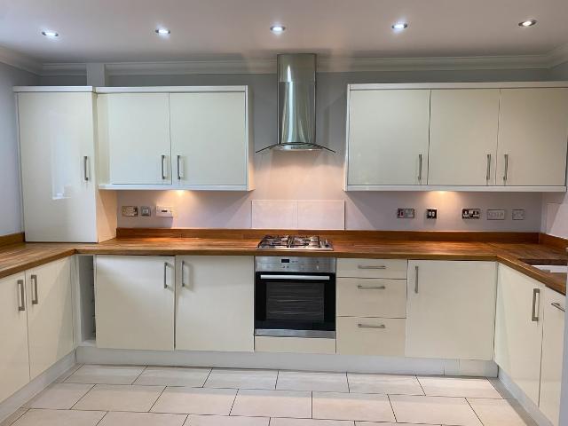 Apartment for rent in Westborough, Surrey
