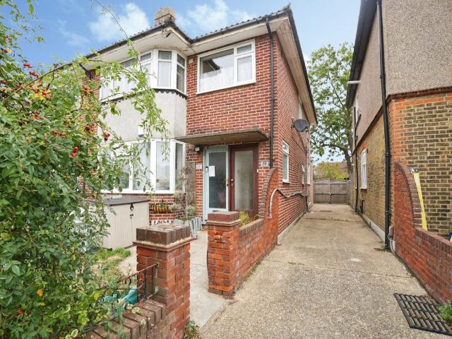 House for rent in London Borough of Redbridge, Greater London