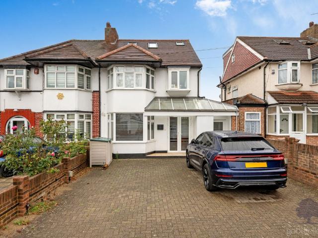 Apartment for rent in Rosehill, Greater London