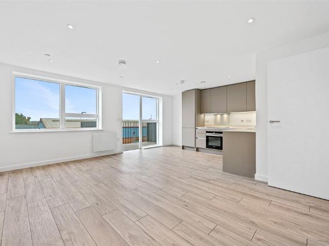 Apartment for rent in Holywell Estate, North Watford
