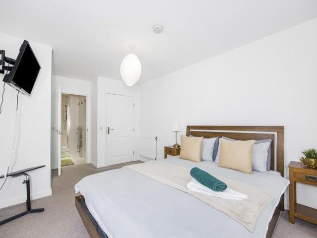 Room for rent in Poplar Grove, Greater London