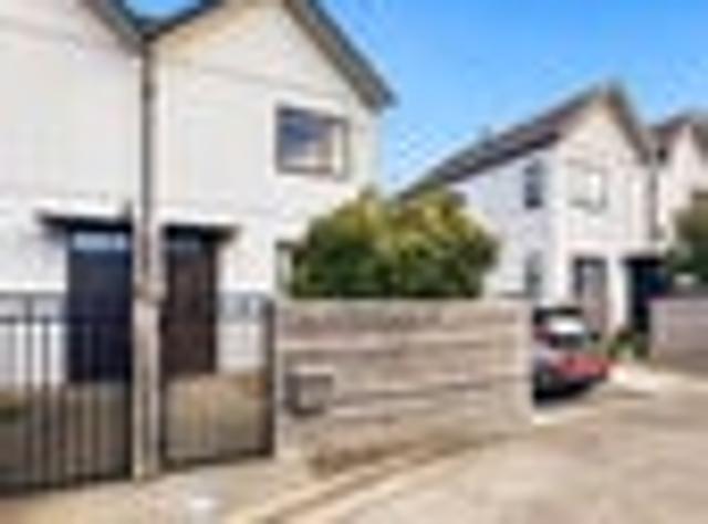 Townhouse for rent in Days Bay, Wellington