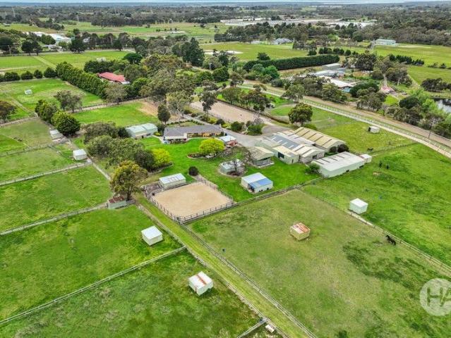 Cottage for sale in Pearcedale, Victoria
