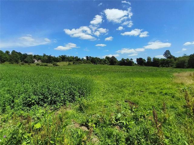House for sale in Nutfield, Hillview