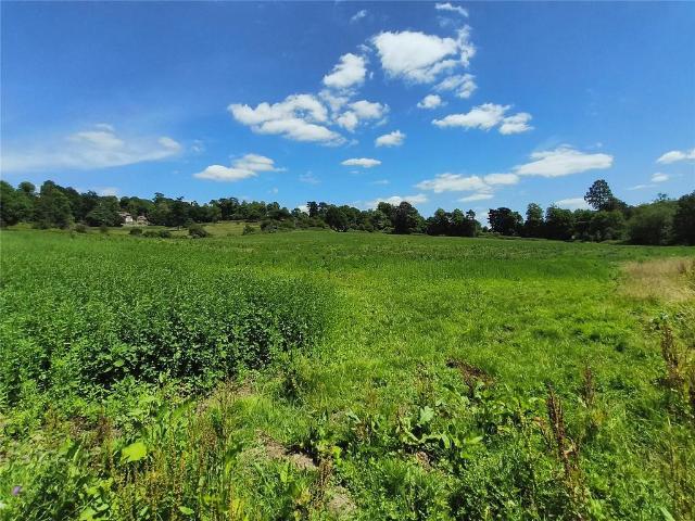 House for sale in Nutfield, Hillview