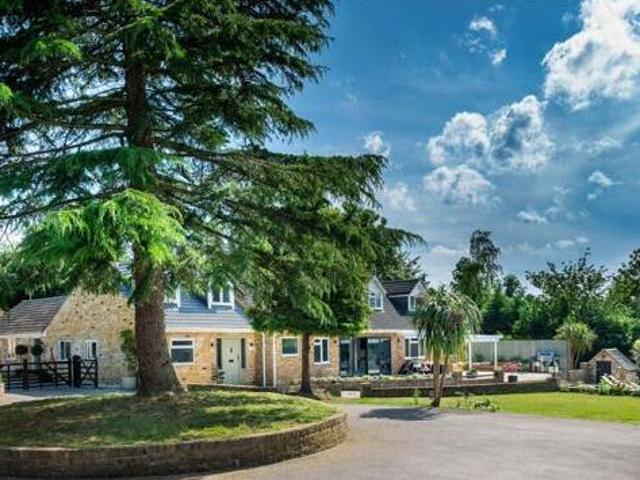 House for sale in Woodcote, Epsom