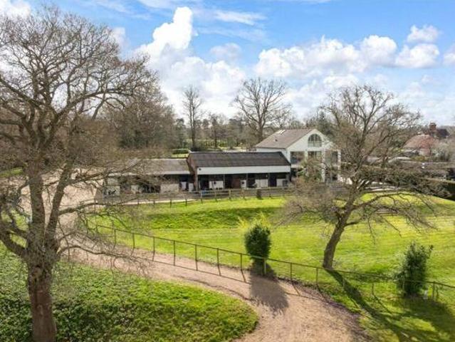 House for sale in Farnham, Waverley