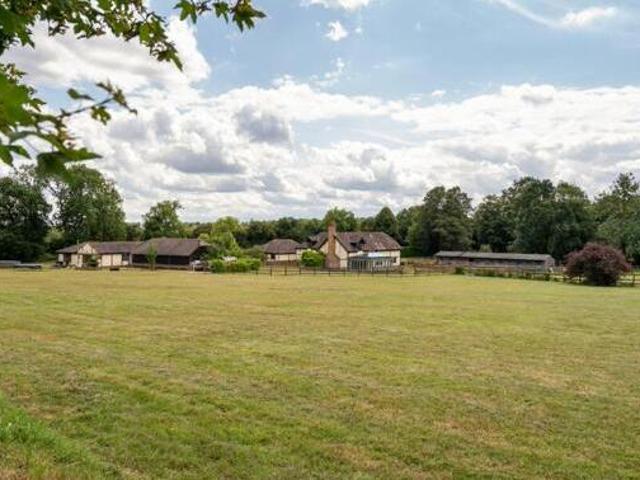 House for sale in Hillview, Surrey