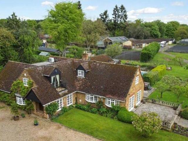 House for sale in Moneyhill, Batchworth