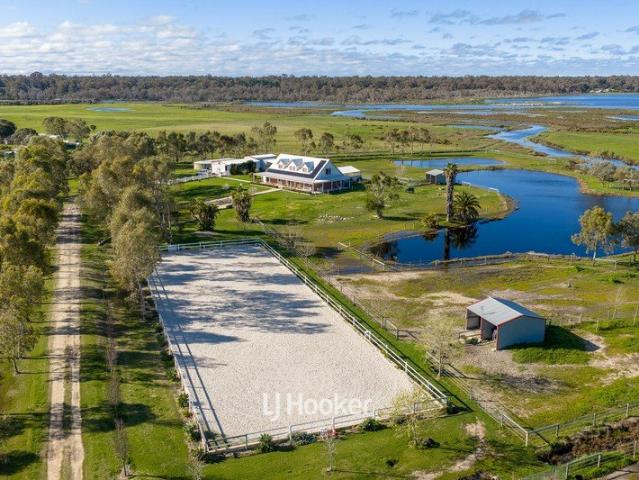 Cottage for sale in Wonnerup, Western Australia