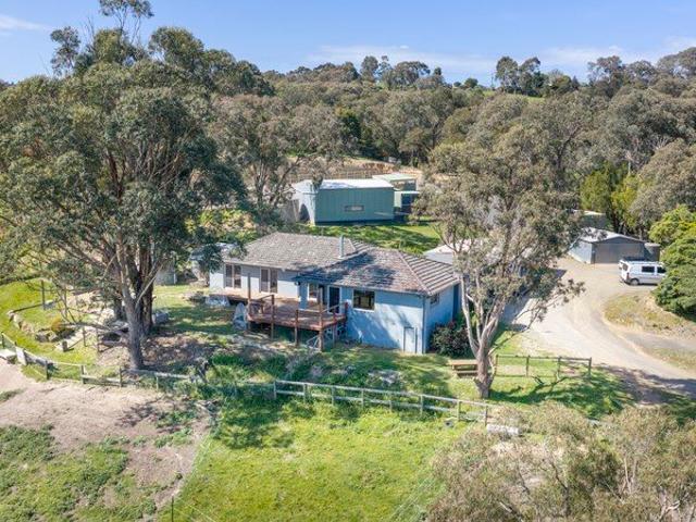 Cottage for rent in St Andrews, Melbourne