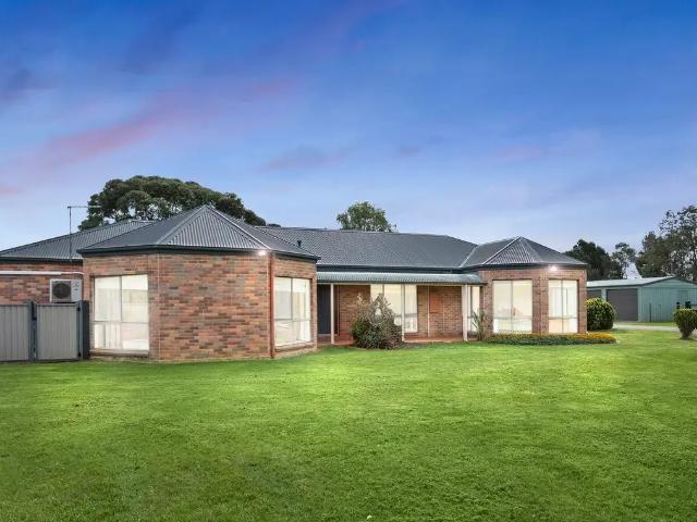 Cottage for sale in Camerons Creek, Victoria