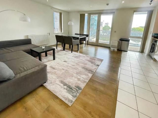 Apartment for rent in Poplar Grove, Greater London