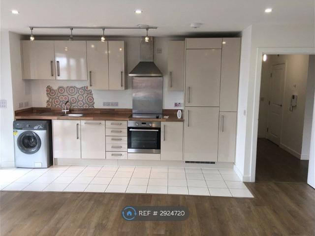 Apartment for rent in Poplar Grove, Greater London