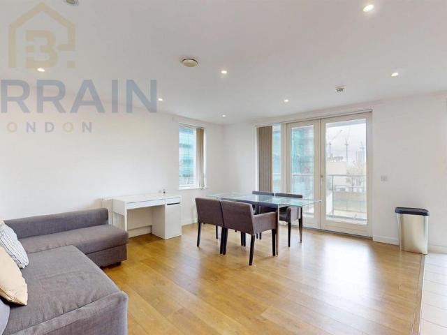 Apartment for rent in Poplar Grove, Greater London