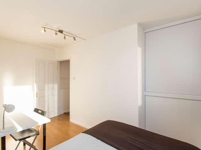 Room for rent in Ibsley Neighbourhood, Greater London