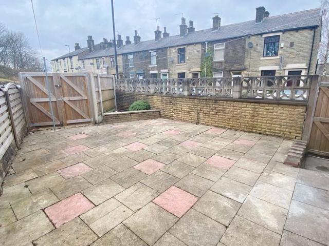House for rent in Lady House, Burnedge